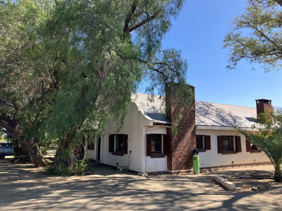 4 Bedroom Property for Sale in Vanwyksvlei Northern Cape